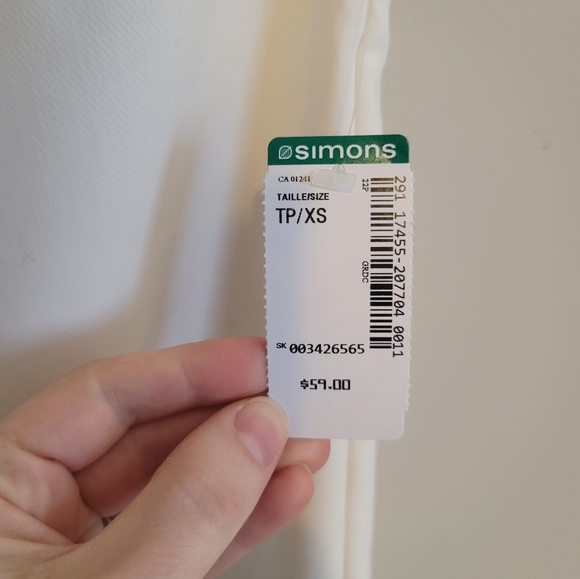 White sleeveless top - Picture 3 of 4